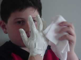 Dry the glove using tissue paper after it has had vinegar apllied to it.
